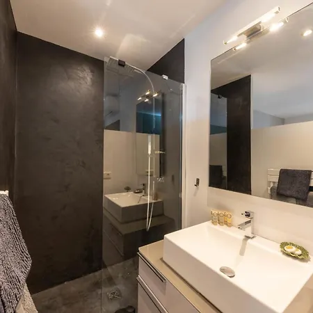 2 Private With Pool And Garden Sea View 別荘 ニース